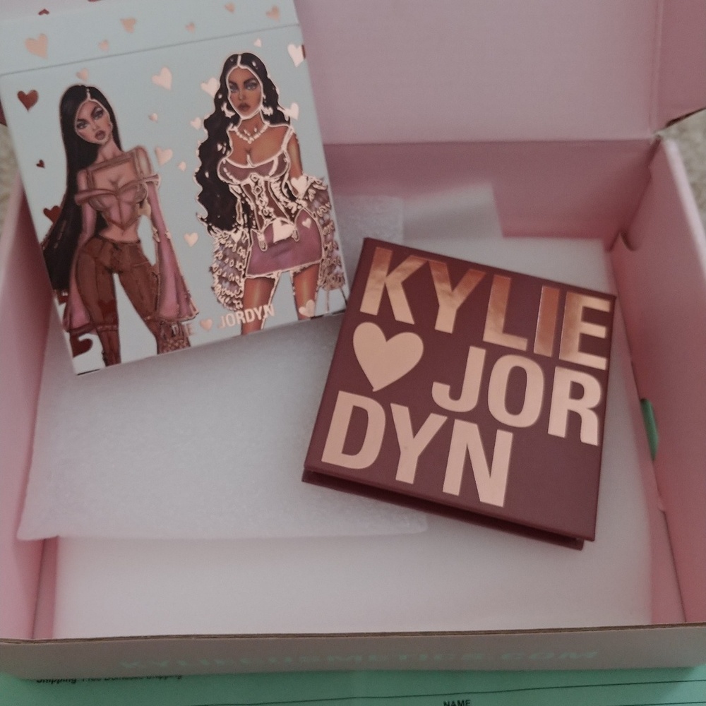💗NWT Kylie X Jordyn Highlighter - Picture 4 of 7